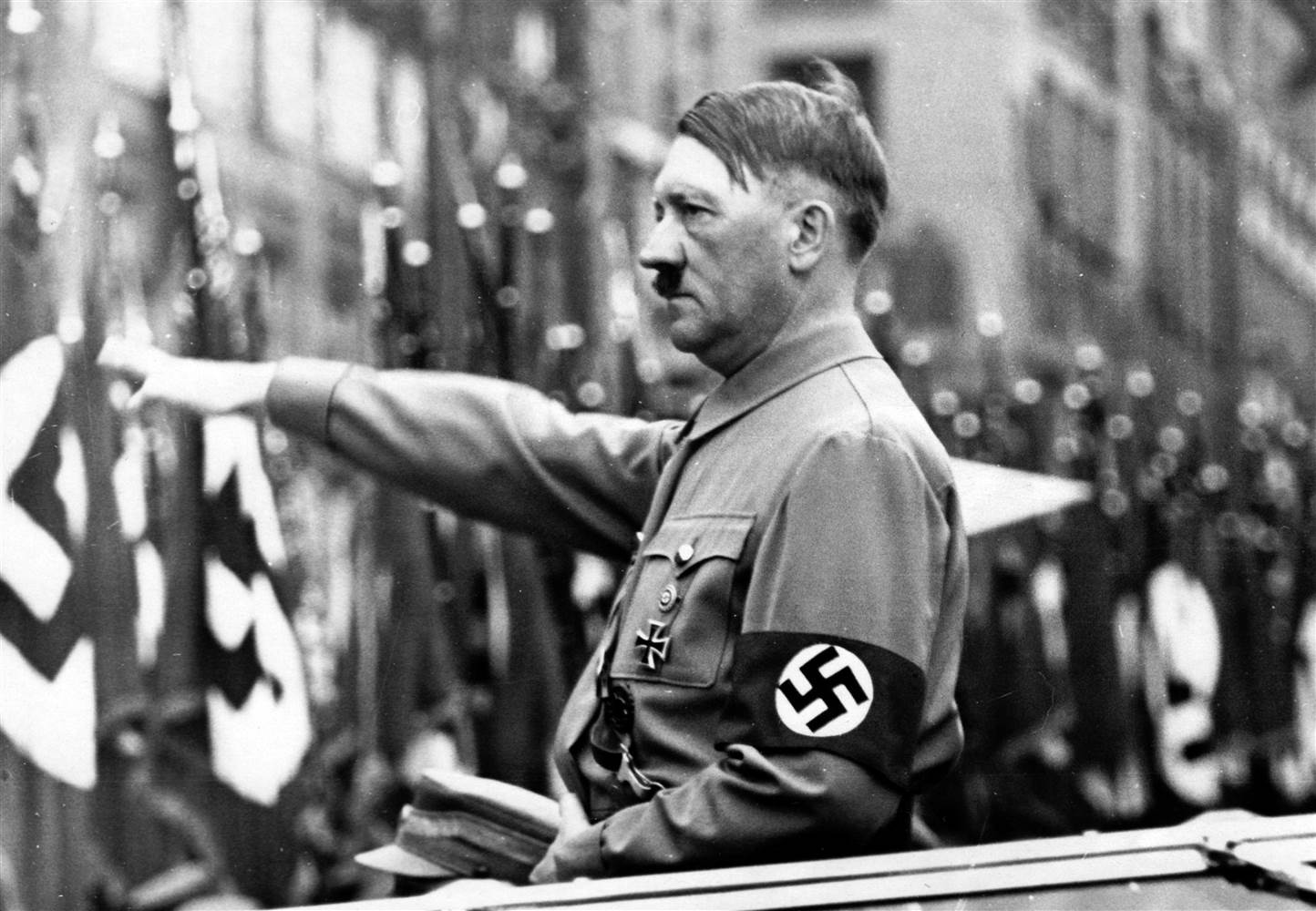 Đệ nhị Thế chiến với Hitler nằm trong thời Trung Nguyên